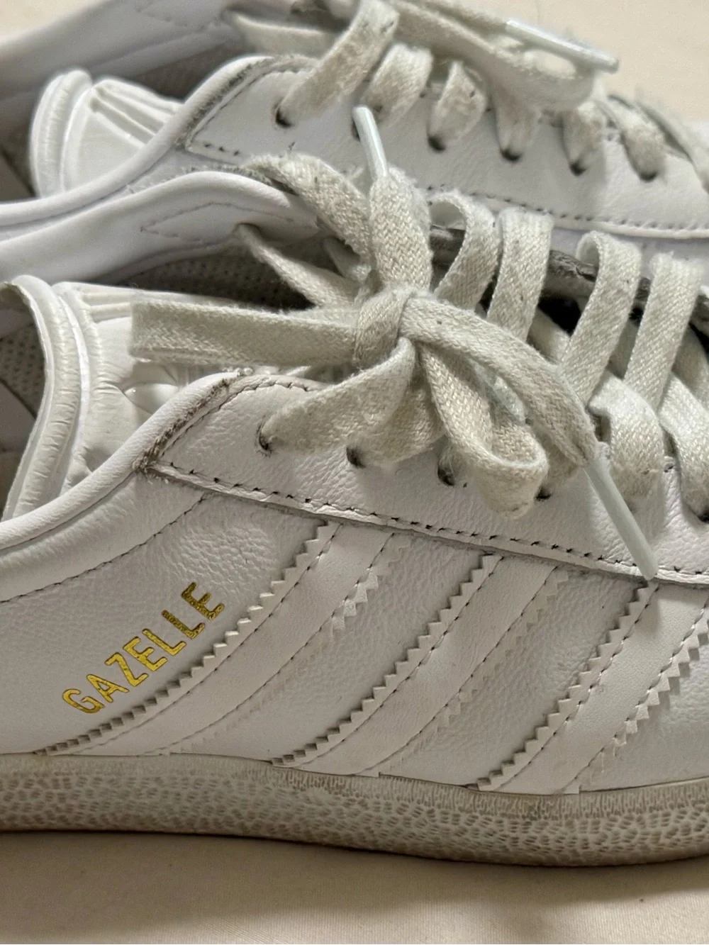 adidas big kids/womens White Leather Classic Sneakers